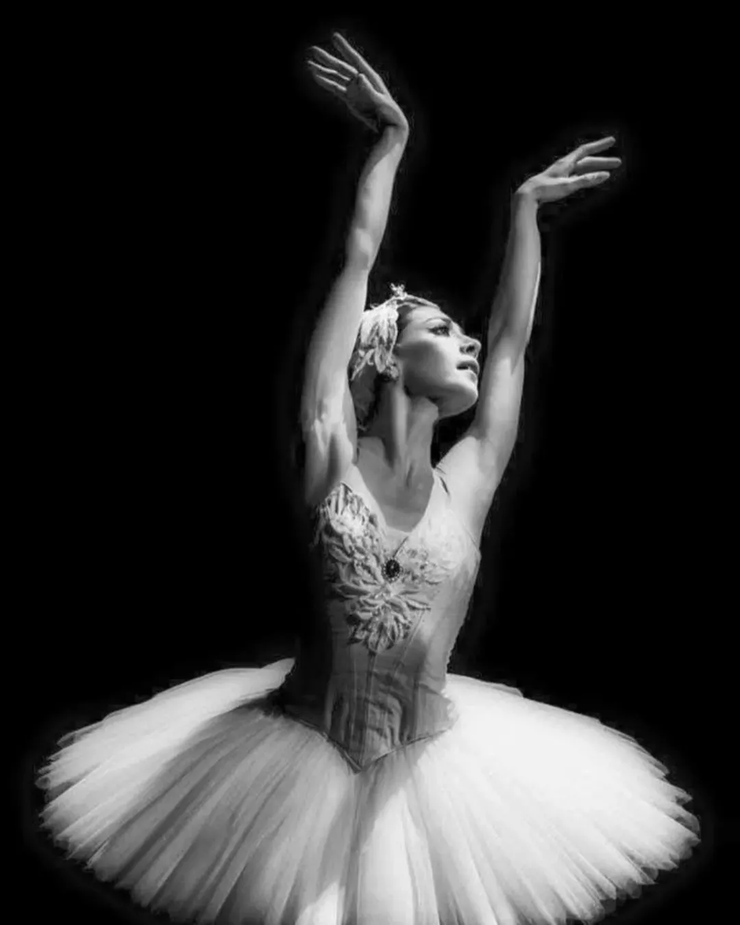 Maia Makhateli in Swan Lake Het Nationale Ballet Photo by Sasha Gouliaev @sasha_gouliaev 📸